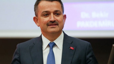 Bekir Pakdemirli, bakanlık çalışanlarını özel villasında görevlendirdi