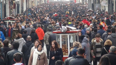 Türkiye'deki gençlerin yaklaşık yarısı mutsuz