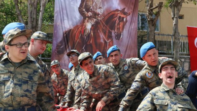 Engelsiz aslanların askerlik sevinci