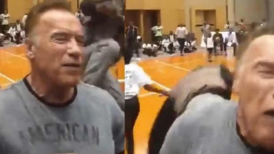 Terminatör'e uçan tekmeli saldırı