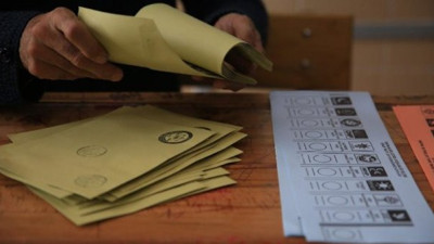 Kamu görevlisi olmayan sandık görevlileri listeden çıkartıldı