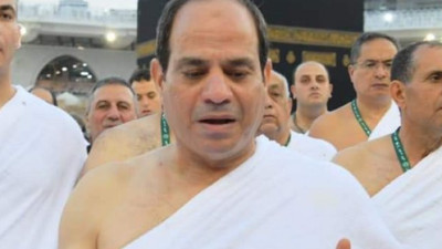 Sisi'nin Kabe fotoğrafı alay konusu oldu