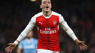 Fenerbahçe taraftarından Mesut Özil kampanyası