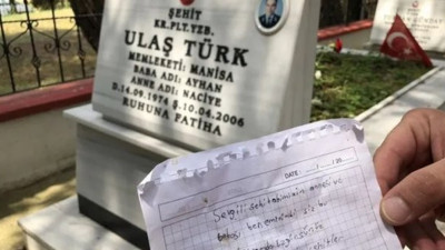 Şehit mezarında bulunan not duygulandırdı