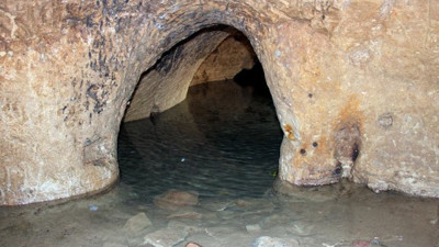 Evlerini su basınca yeraltı şehri ortaya çıktı