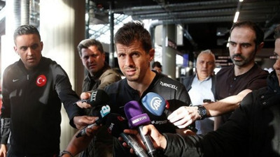 Fırça uzatan Belçikalı Türkiye forması giydi