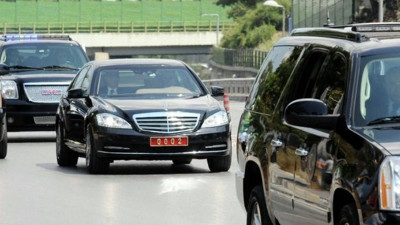 Bedelli parası ile lüks araç saltanatı!