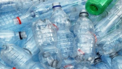 Pet şişelerin zararı sıcak havalarda katlanıyor