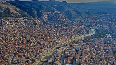 'Bütçe yok' diyerek 130 işçi çıkardı, yakınlarını başkan yardımcısı atadı!