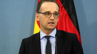 Alman Bakan'dan "aşırı sağ" itirafı