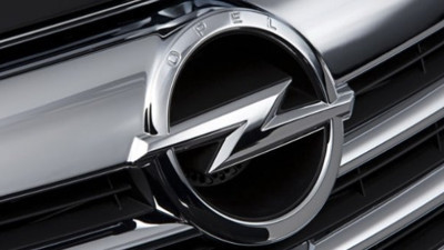 Opel, Corsa ve adam araçlarını topluyor
