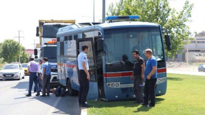 İçinde tutukluların olduğu cezaevi aracı kaza yaptı
