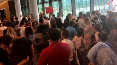 Kuş çarpan THY uçağı acil iniş yaptı