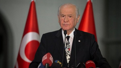 İktidara yakın yazardan MHP'ye mitili göndermesi