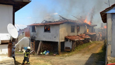 Kastamonu'da 6 ev kül oldu
