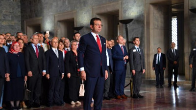Ekrem İmamoğlu yeniden Anıtkabir'de