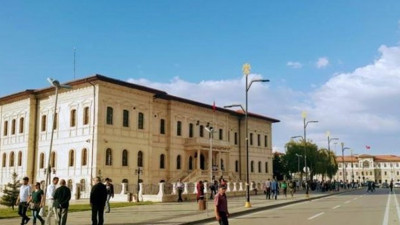 AKP'li belediye İstiklal Caddesini Mursi Caddesi yapıyor