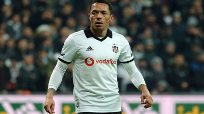 Adriano'nun yeni takımı belli oldu