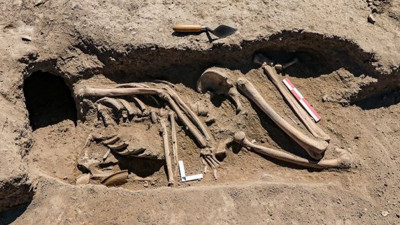 Van'da kafatası olmayan 2700 yıllık iskelet bulundu
