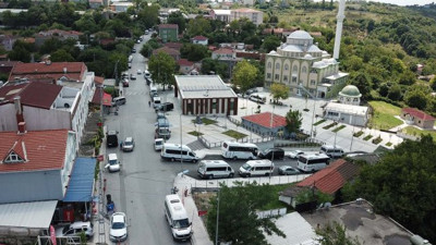 Mahalleyi adeta otoparka çevirdiler