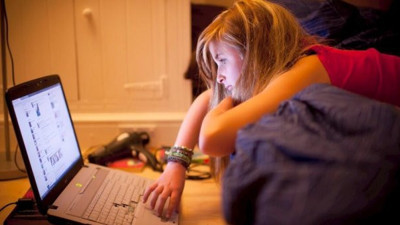 Sosyal medya gençlerde depresyona yol açabiliyor