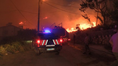 Marmara Adası'ndaki yangın yeniden kontrol altında