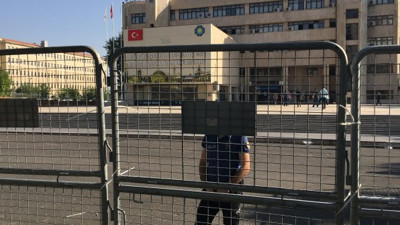 Siyasi partilerden kayyum kararına tepki