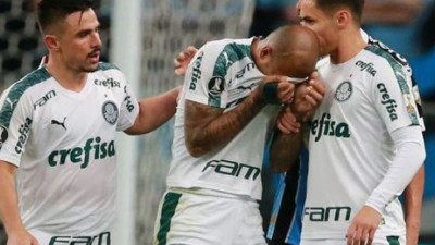 Gözyaşlarına boğuldu!