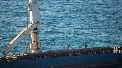 Şile'de terk edilen gemi tehlike saçıyor!