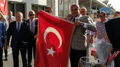 Turhan Çömez Türkiye'ye döndü