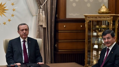 AKP’de Davutoğlu-Erdoğan kavgası büyüyor!