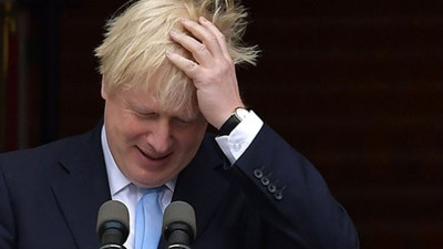 Johnson’a parlamentodan bir darbe daha!