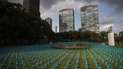 Okul çantaları ‘mezar taşı’ oldu!