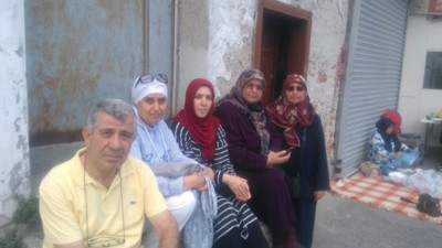 Askeri öğrencilerin aileleri AKP binası önünde toplanıyor!