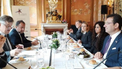 İmamoğlu, Yılmaz Güney ve Ahmet Kaya'nın mezarlarını ziyaret etti