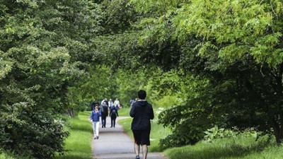 Sağlıklı uyku için açık havada yürüyün!