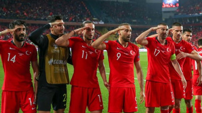 UEFA'da skandal: Asker selamına inceleme