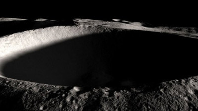 Bilim insanları Ay'daki buzun milyarlarca yıllık olabileceğini söyledi