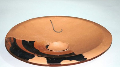 2 bin 300 yıllık balık tabağı ve olta kancası bulundu