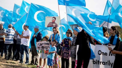 Çin, Uygur Türkleri'ni aileleri ile tehdit ediyor!