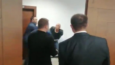 Denizlispor'un eski başkanı ve ekibi silahlarla toplantıyı bastı