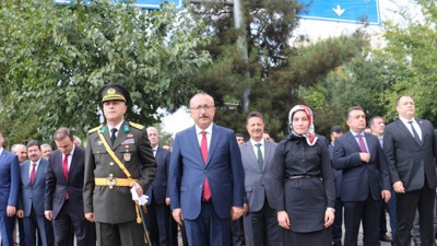 HDP'li başkan vekili İstiklal Marşı'na eşlik etmedi