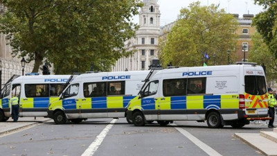 Londra'da şüpheli araç paniği!