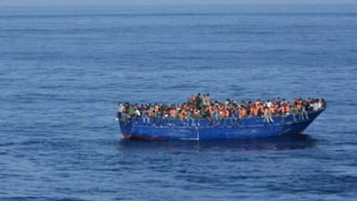 Kayalara çarpan teknede 5 göçmen öldü