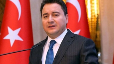 AKP'li yetkili: "Davutoğlu'na değil, Babacan'a odaklandık"