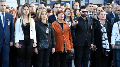 İzmir'de ağlatan anma