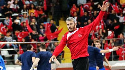 Yunan kulübü, asker selamı yüzünden milli oyuncunun sözleşmesini feshetti