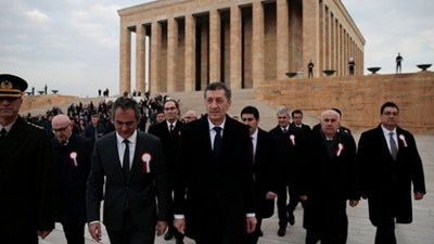 Ziya Selçuk ve 81 ilden öğretmen Anıtkabir'i ziyaret etti