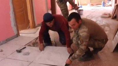 Teröristlerin tahrip ettiği okulu Mehmetçik onardı