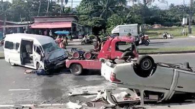 Turizm bölgesinde Türk turistleri taşıyan araç kaza yaptı: 5 yaralı